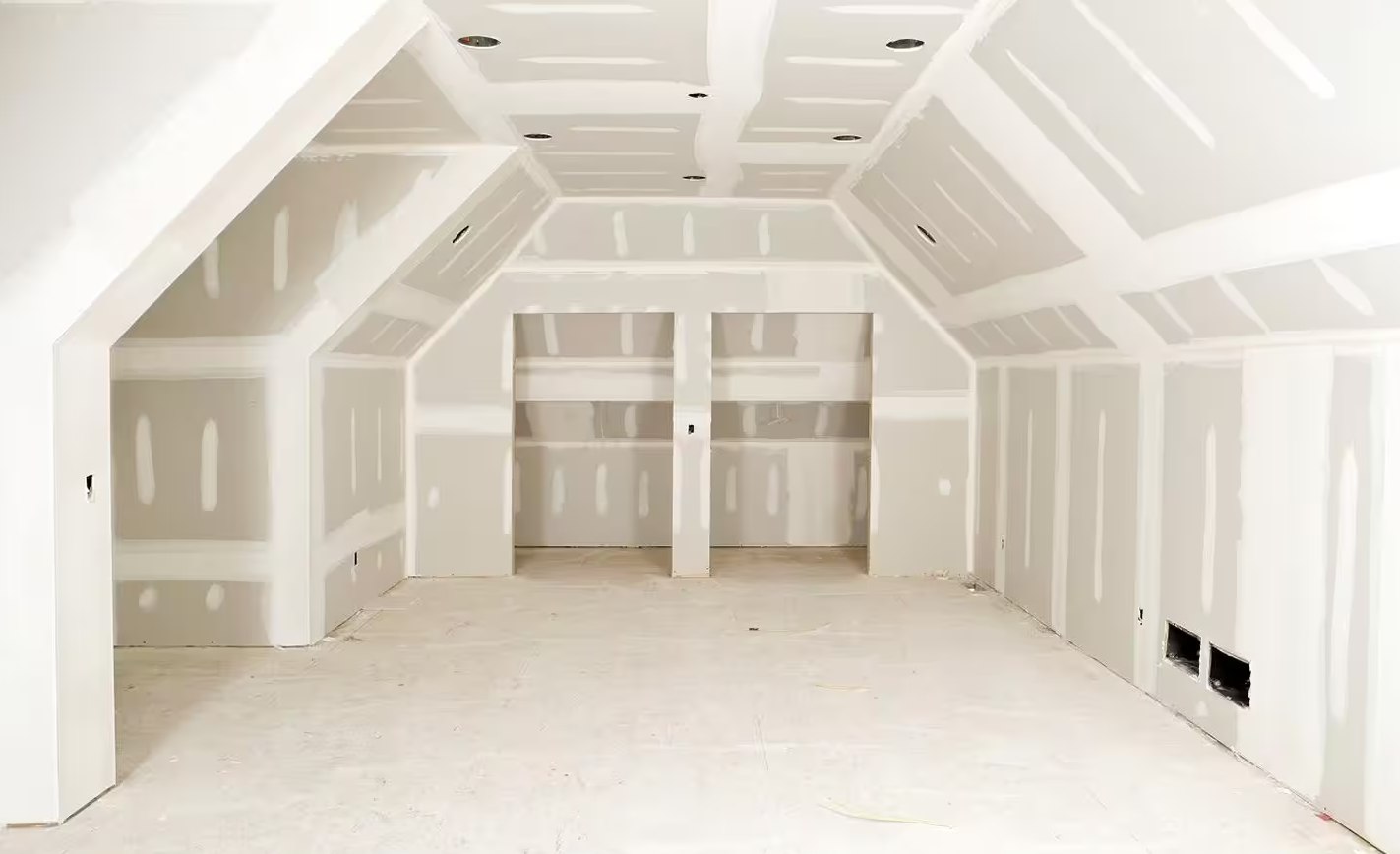 Pièce avec drywall installé, avant peinture
