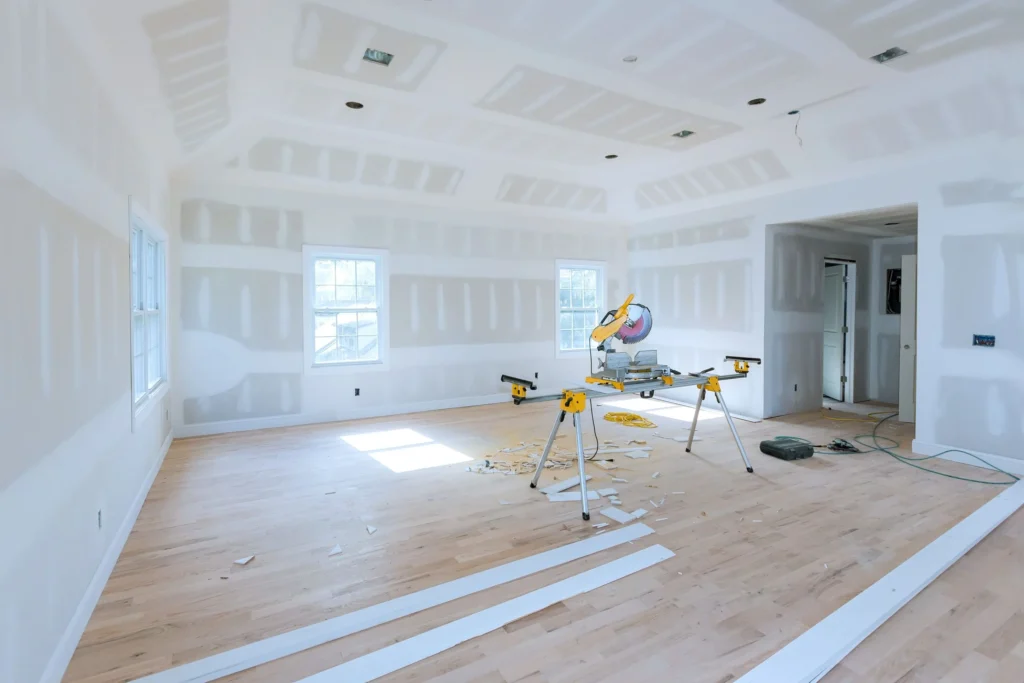 Le même salon avant peinture, drywall non fini